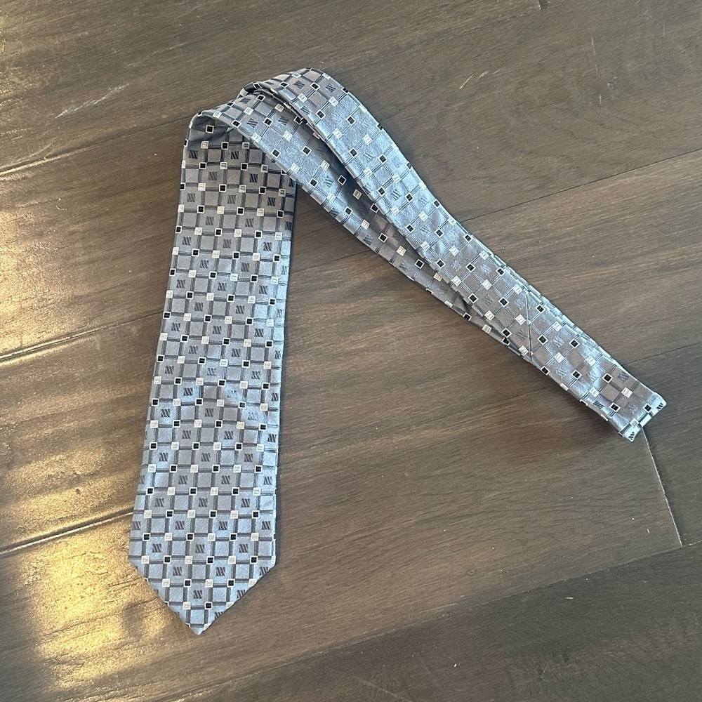 Geoffrey Beene 100% Silk Beene Grey & Black Tie